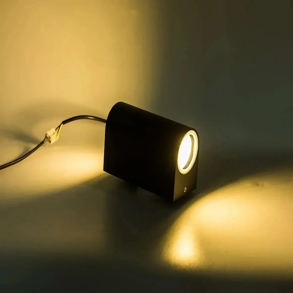 Sleek Outdoor LED Wall Fixture for Enhanced Illumination