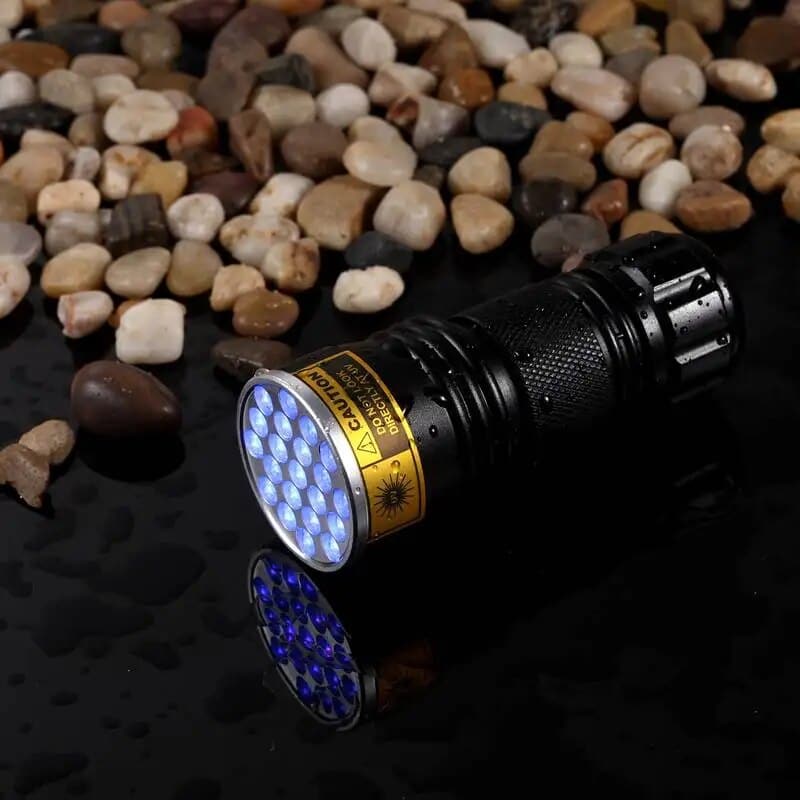 Compact 21-LED UV Detection Flashlight