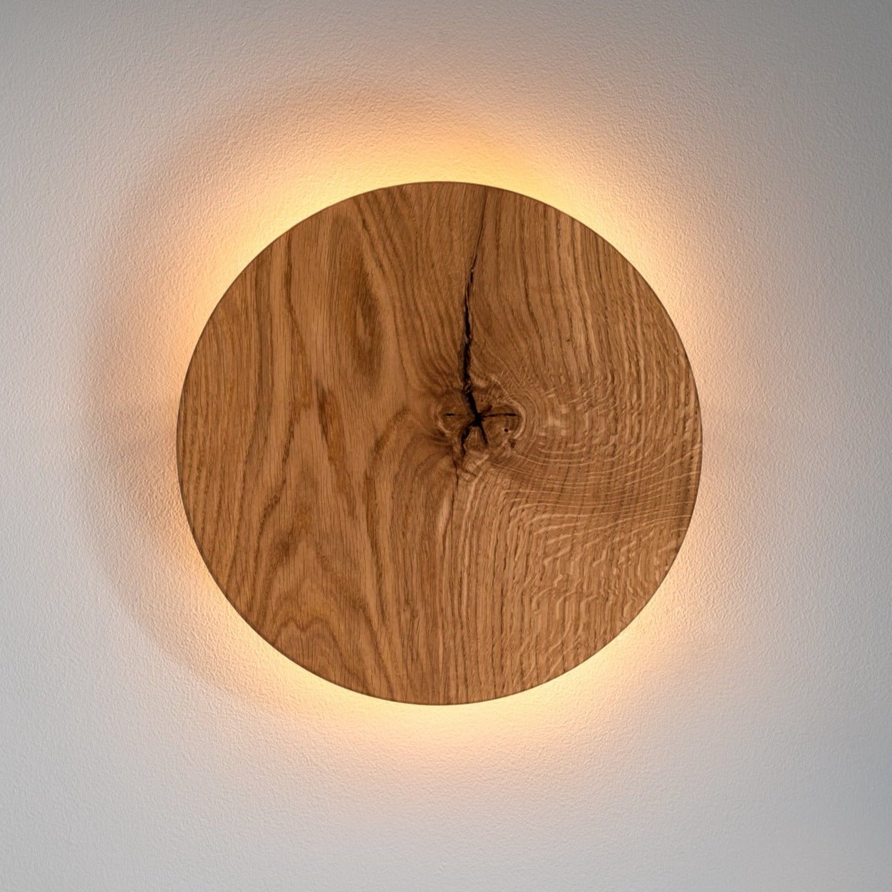 Elegant Oak Round Wall Fixture for Soft Ambient Lighting