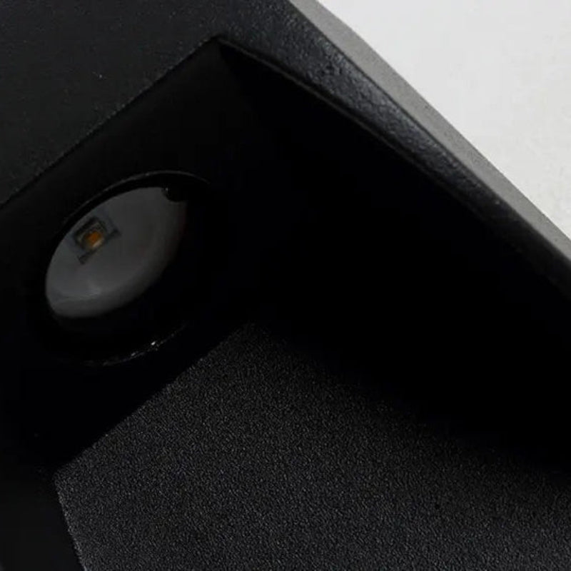 Sleek Outdoor LED Wall Sconce for Modern Entrances