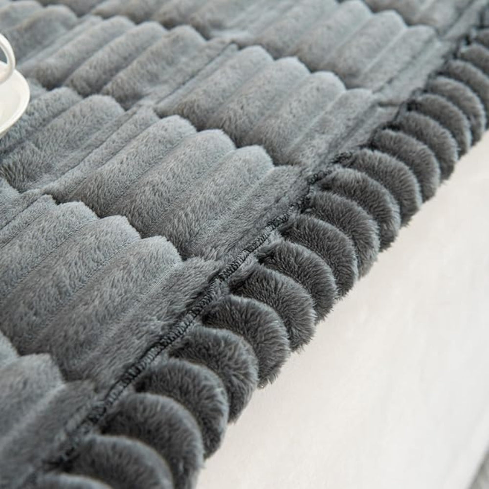 Luxurious Sofa Shield with Tailored Edges – Cozy Microfiber Cover for Pets