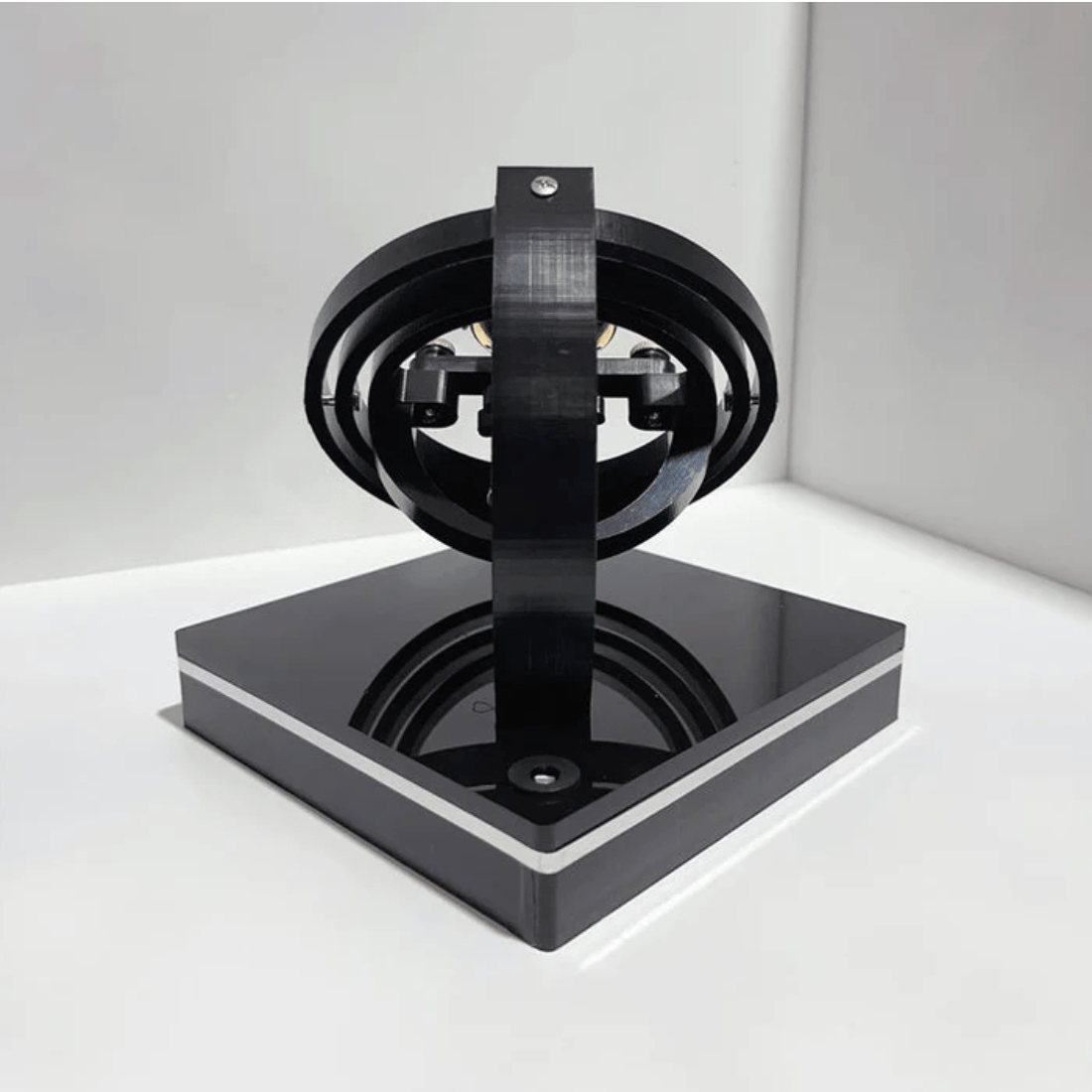 Elegant Timepiece Winder with Silent Motor for Optimal Care