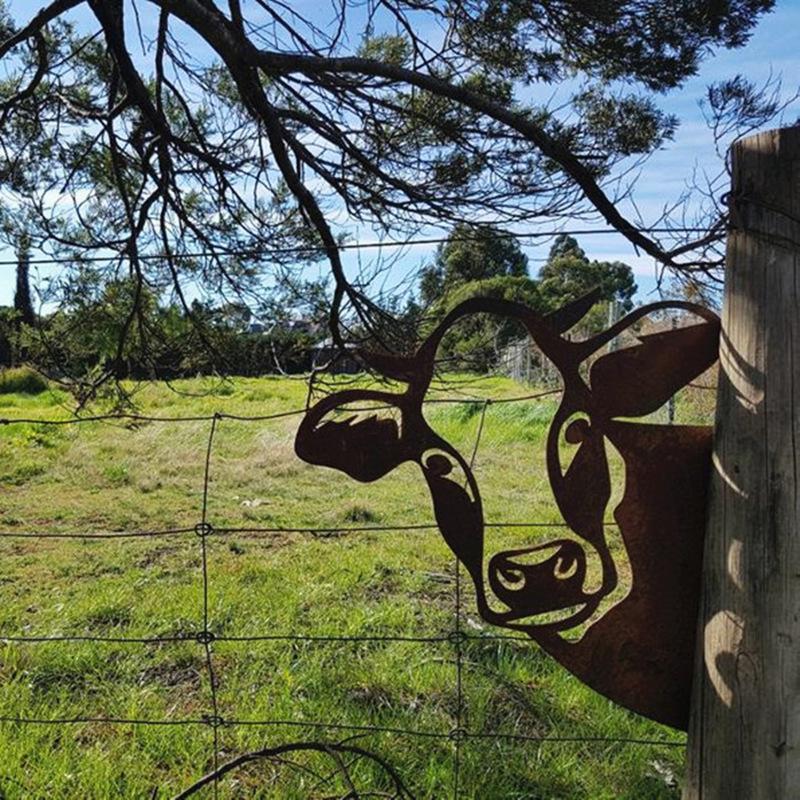 Charming Metal Garden Sculpture for Vibrant Outdoor Spaces