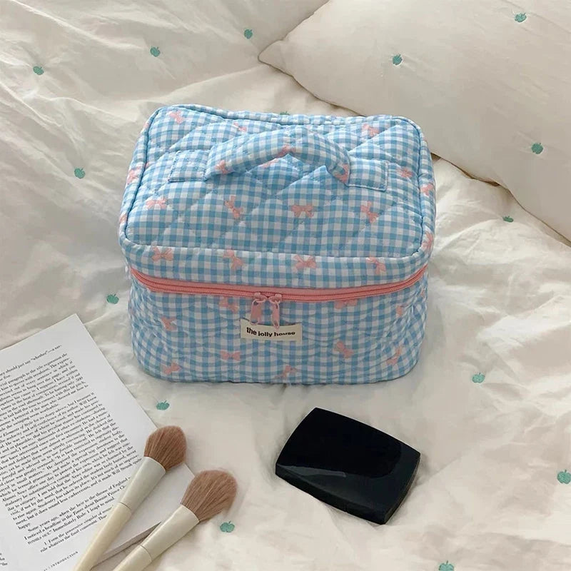 Chic Quilted Cosmetic Organizer – Spacious & Stylish for Travel