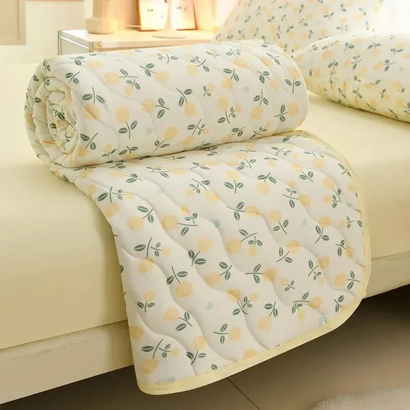 SerenityBloom – Lightweight Floral Summer Blanket for Comfort