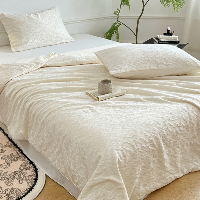 SereneNest – Luxurious Comfort Bedding Collection for Chic Bedrooms