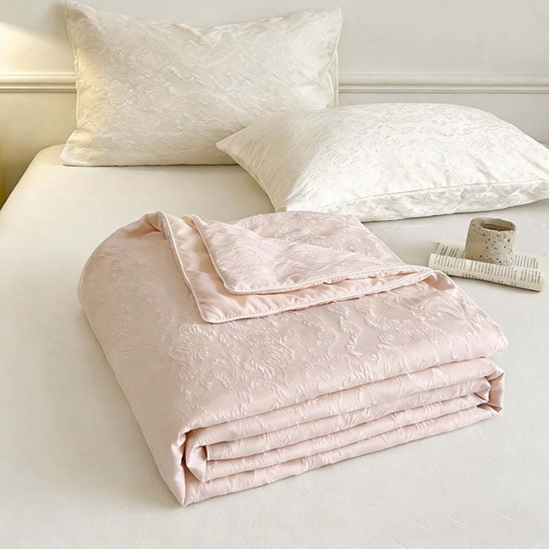 SereneNest – Luxurious Comfort Bedding Collection for Chic Bedrooms