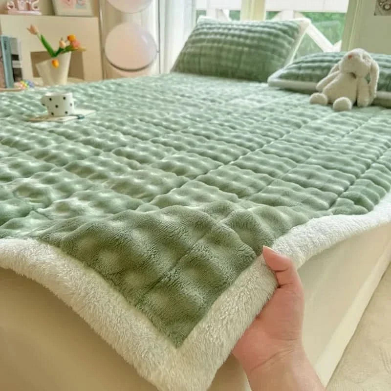 PlushFold Comfort – Versatile Foldable Mattress Cover