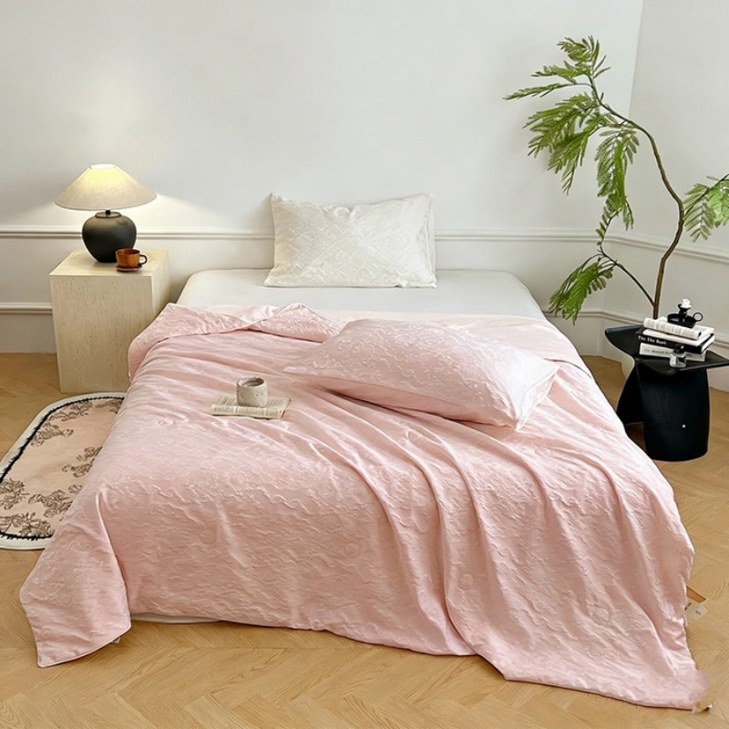 SereneNest – Luxurious Comfort Bedding Collection for Chic Bedrooms