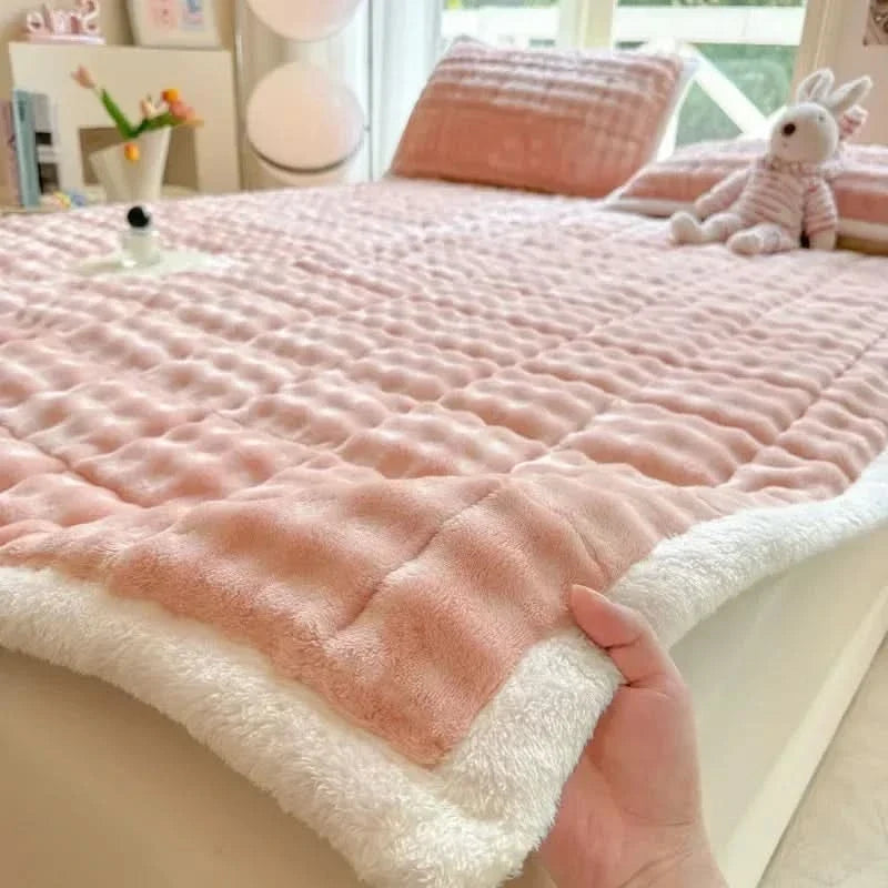 PlushFold Comfort – Versatile Foldable Mattress Cover