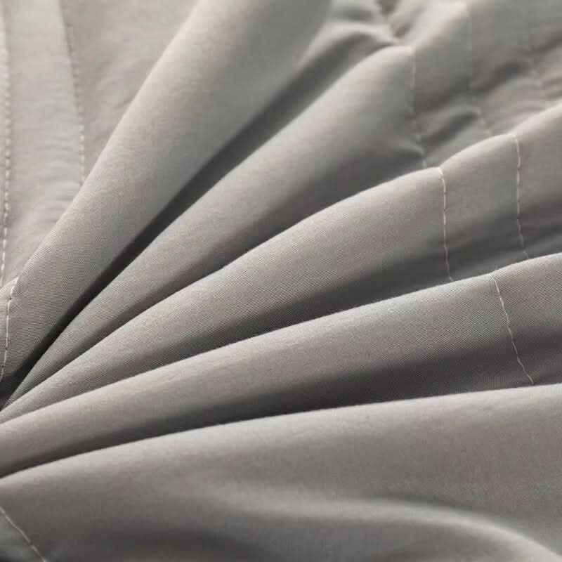 BreezeLayer – Ultra-Light Cooling Blanket for Summer Comfort
