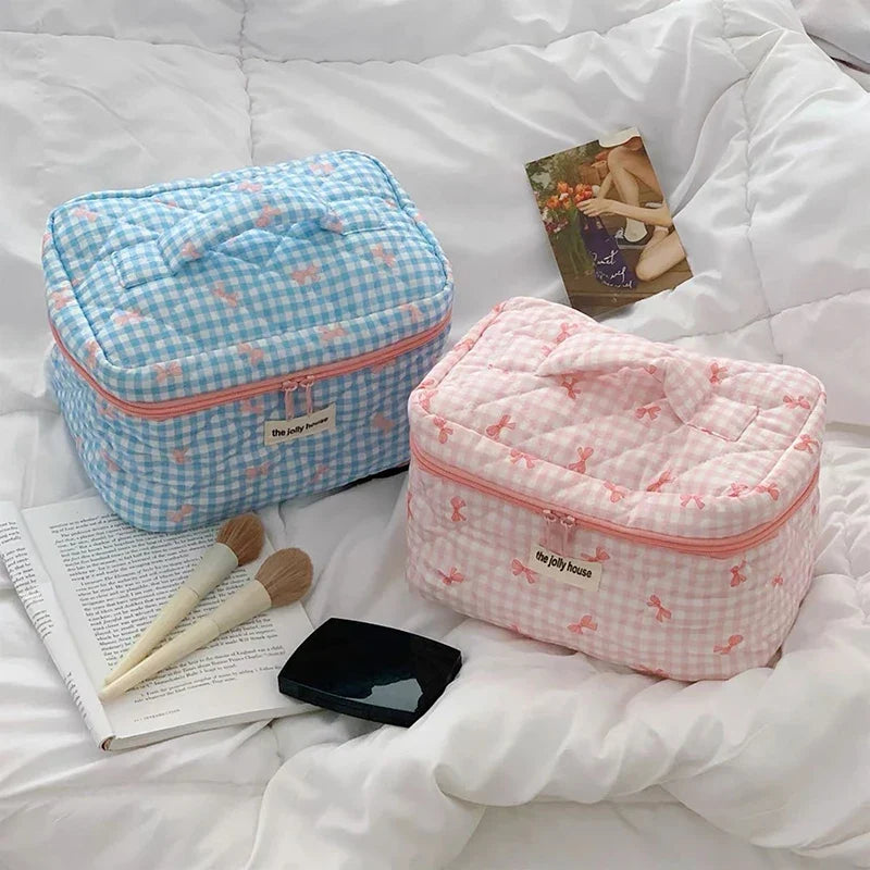 Chic Quilted Cosmetic Organizer – Spacious & Stylish for Travel