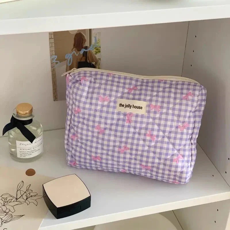 Chic Quilted Cosmetic Organizer – Spacious & Stylish for Travel