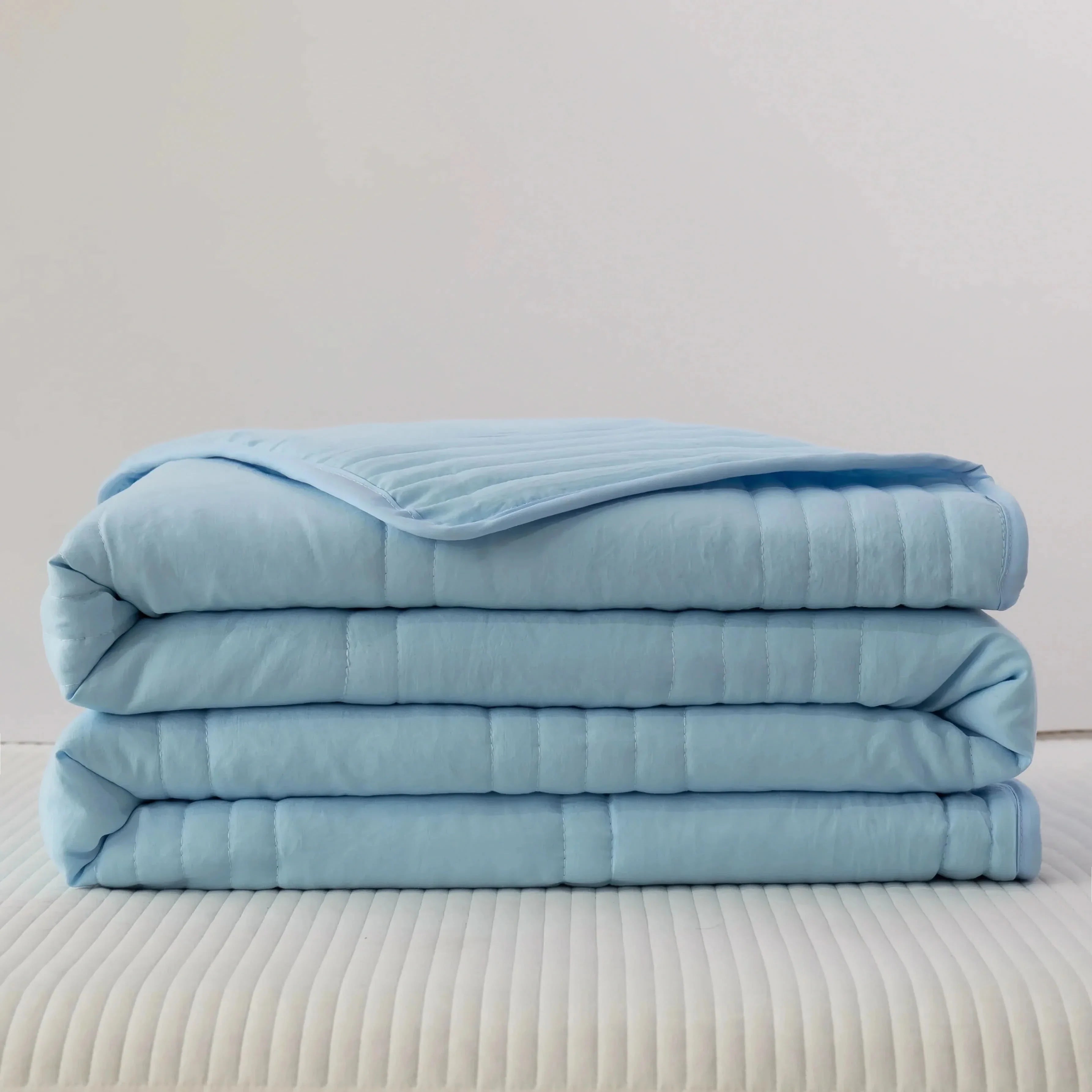 BreezeLayer – Ultra-Light Cooling Blanket for Summer Comfort