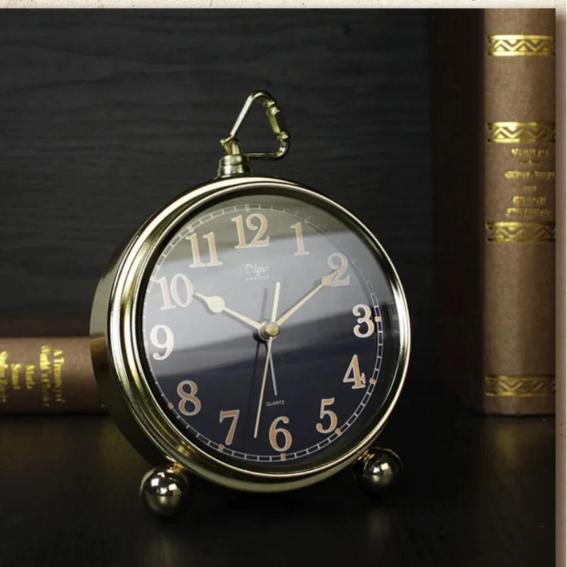 Charming Vintage-Style Battery-Powered Table Clock