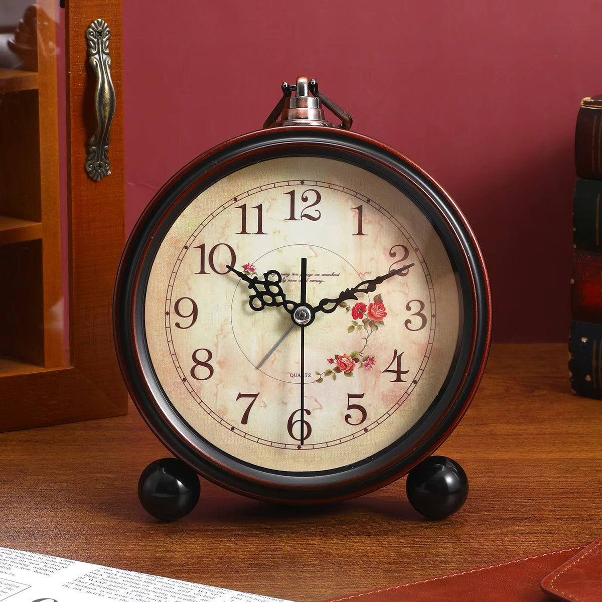 Charming Vintage-Style Battery-Powered Table Clock