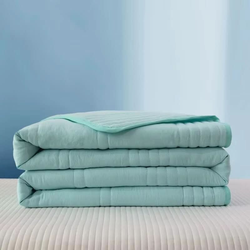 BreezeLayer – Ultra-Light Cooling Blanket for Summer Comfort