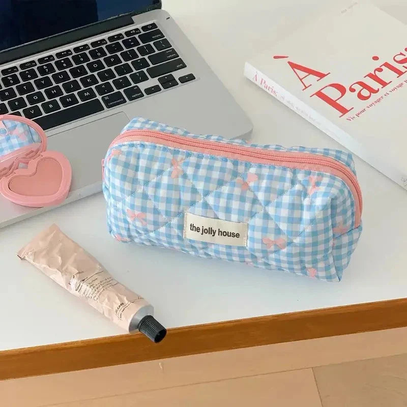 Chic Quilted Cosmetic Organizer – Spacious & Stylish for Travel