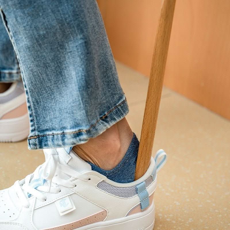 StrideEase – 50 cm Wooden Shoe Helper for Effortless Wearing