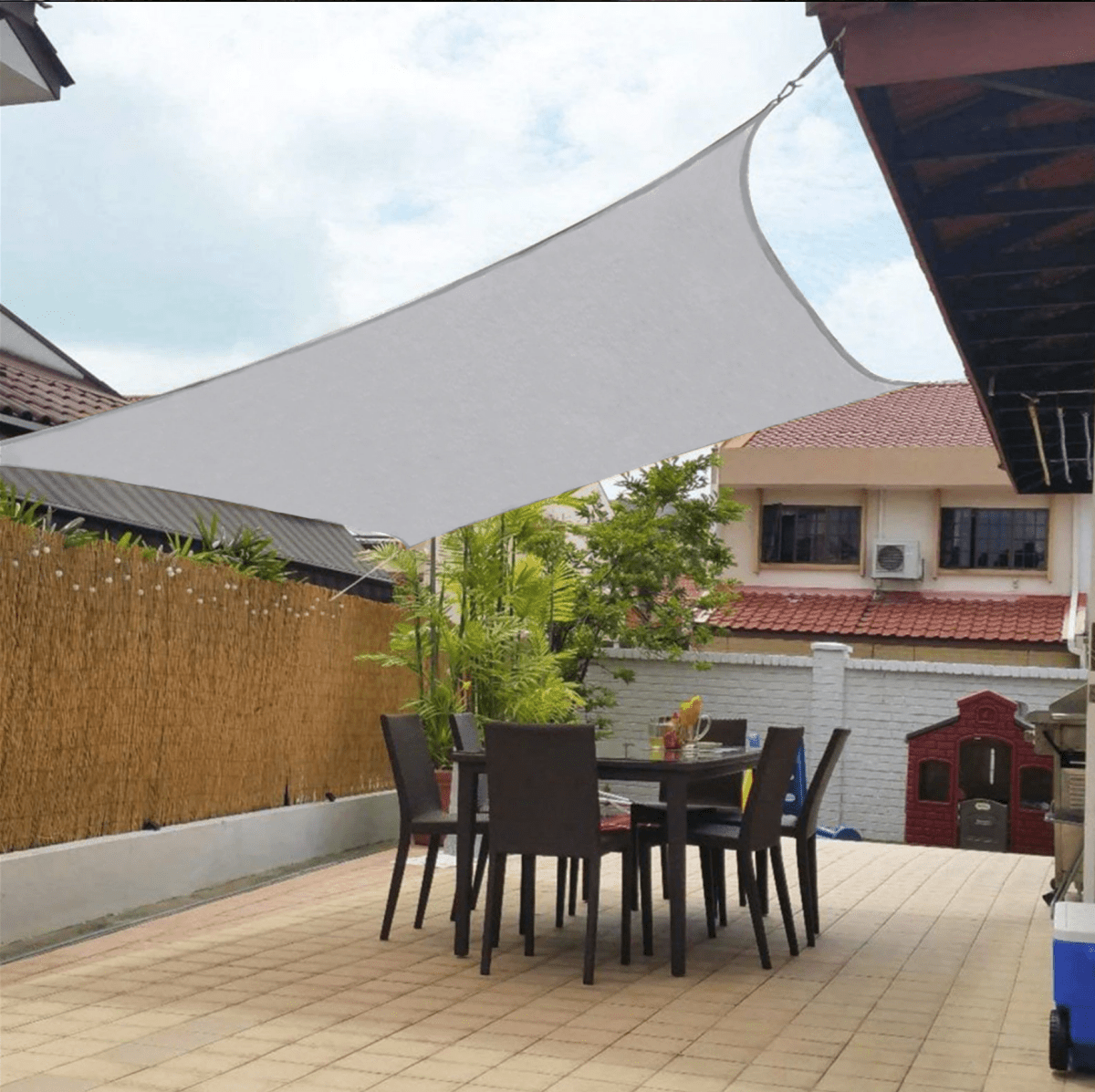 AquaGuard – Stylish Weather-Resistant Shade Sail for Outdoors