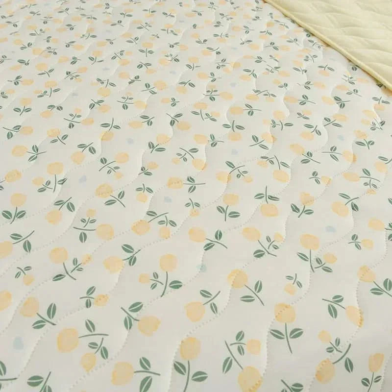 SerenityBloom – Lightweight Floral Summer Blanket for Comfort