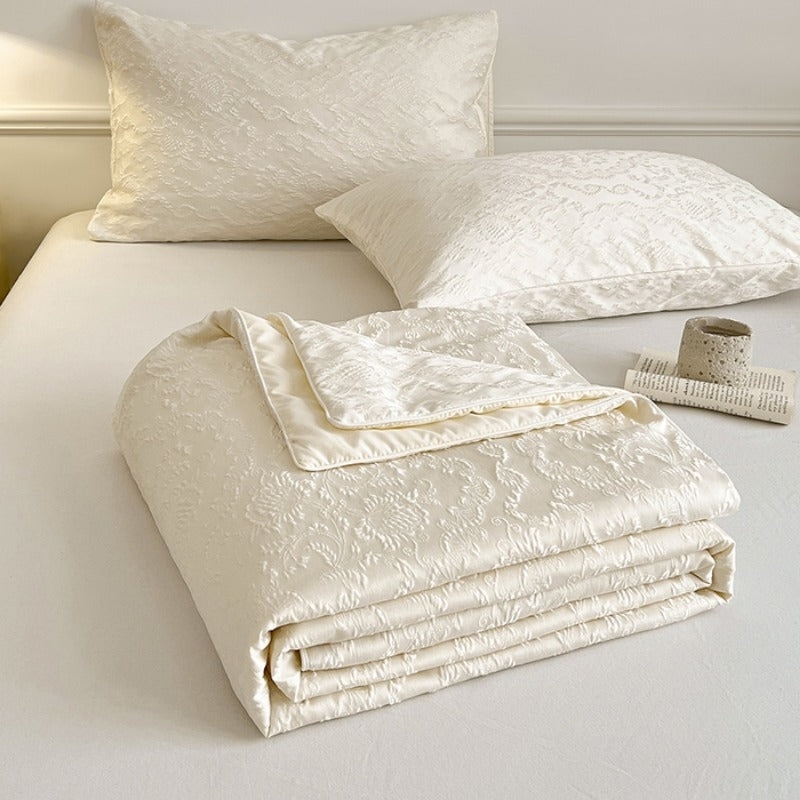 SereneNest – Luxurious Comfort Bedding Collection for Chic Bedrooms