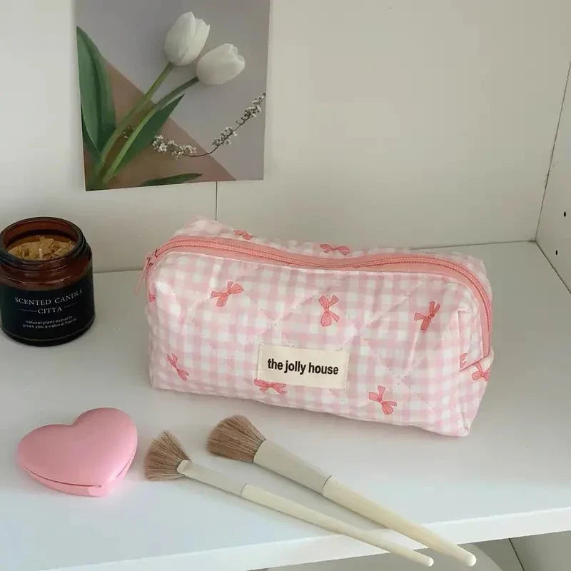 Chic Quilted Cosmetic Organizer – Spacious & Stylish for Travel