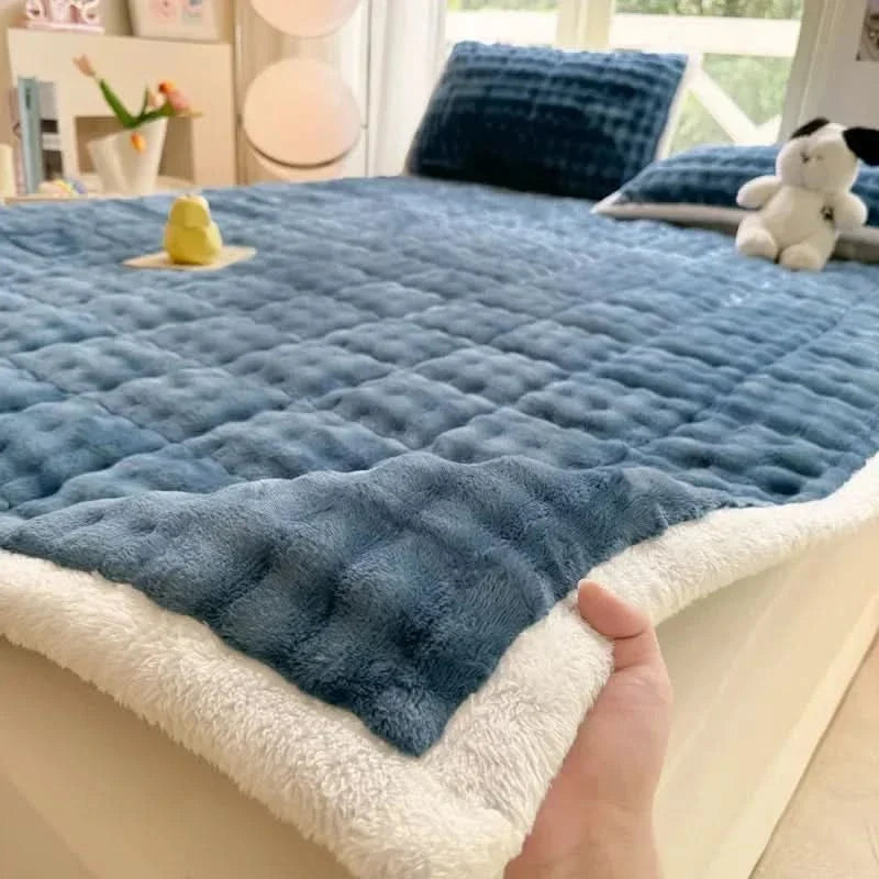 PlushFold Comfort – Versatile Foldable Mattress Cover