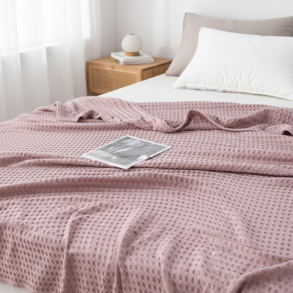BreezeComfort - Year-Round Waffle Knit Throw Blanket