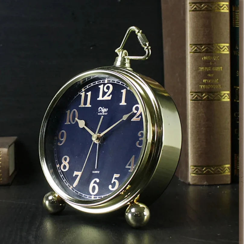 Charming Vintage-Style Battery-Powered Table Clock