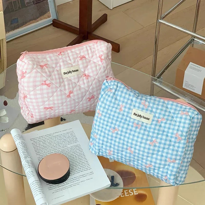 Chic Quilted Cosmetic Organizer – Spacious & Stylish for Travel