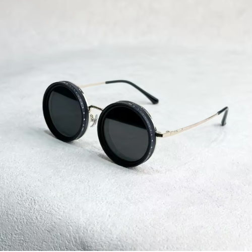 Chic Shades | Fashion-Forward Sunglasses with Maximum UV Protection