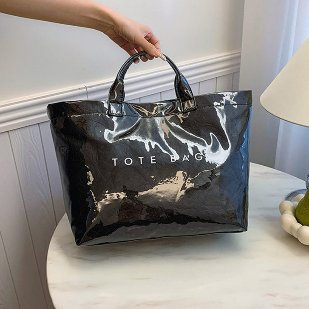 Chic Everyday Tote Bag with Ample Space for All Your Essentials