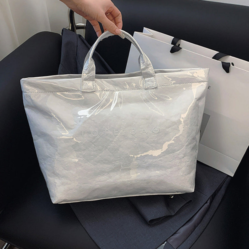 Chic Everyday Tote Bag with Ample Space for All Your Essentials