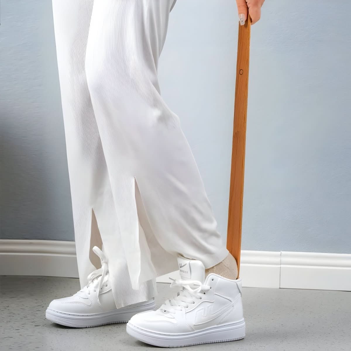 EASELUX - Magnetic Wooden Shoe Helper