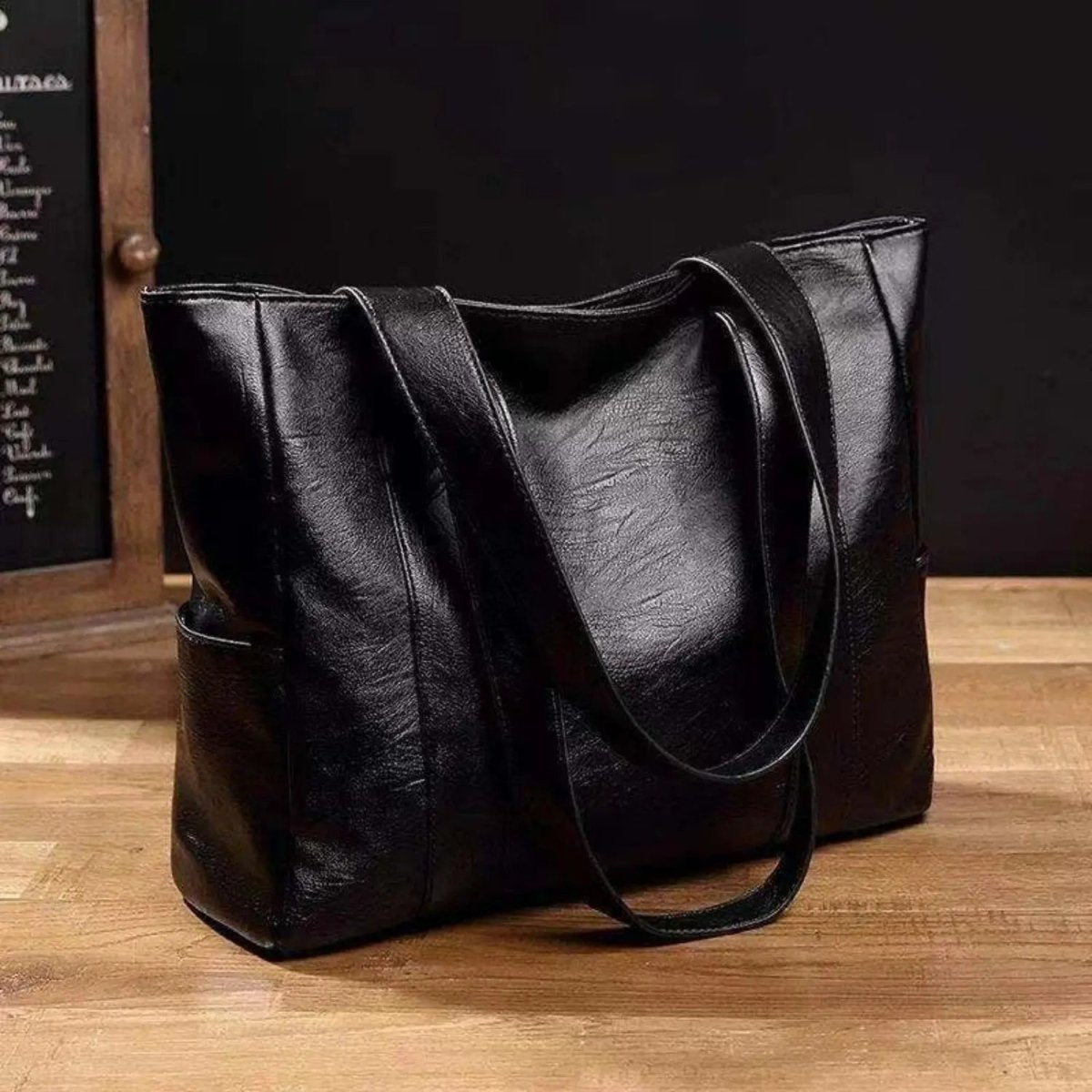 Vintage Charm Leather Crossbody Bag – Stylish & Functional