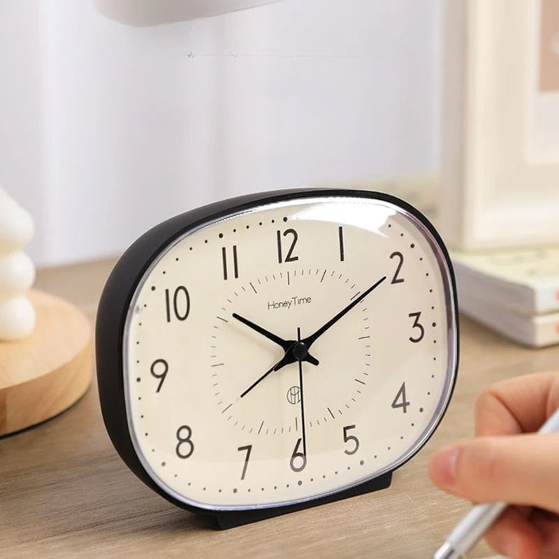 Classic Silent Battery-Operated Desk Clock