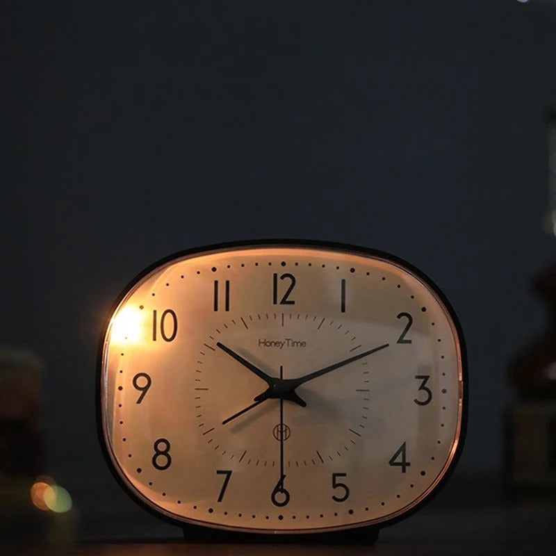 Classic Silent Battery-Operated Desk Clock