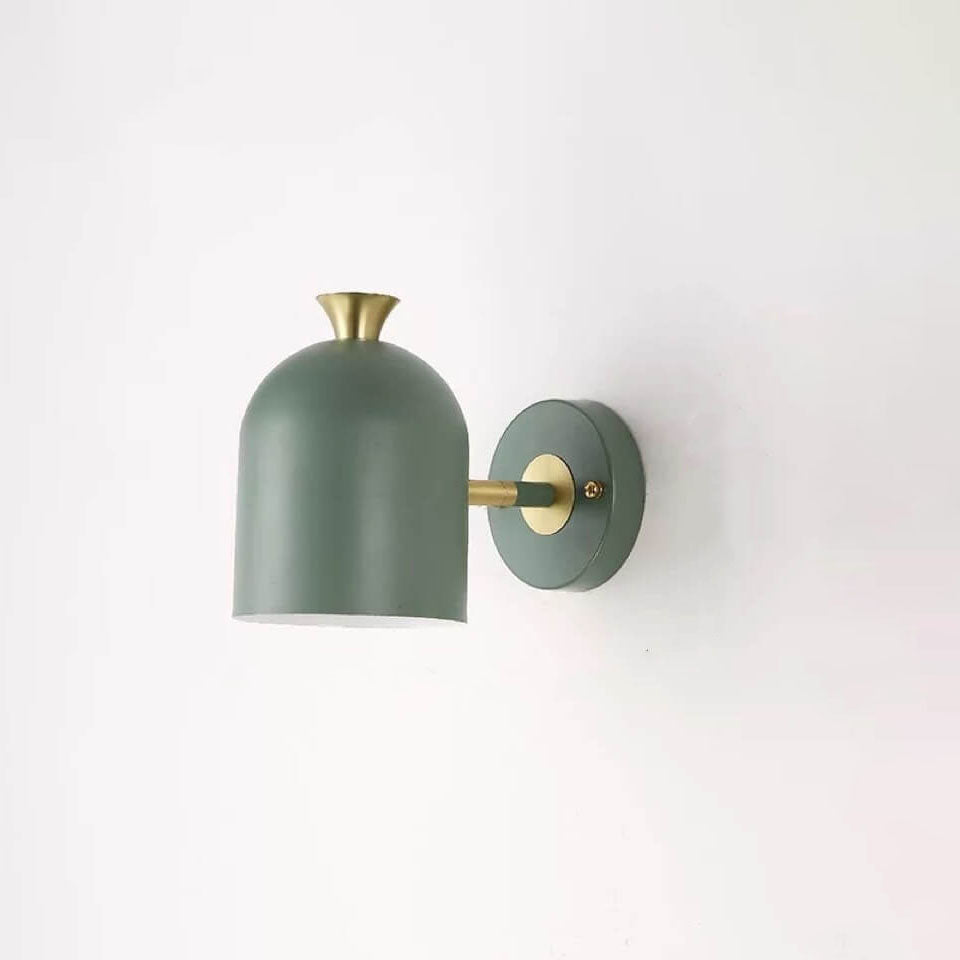 Sleek Single-Light Wall Fixture for Modern Spaces