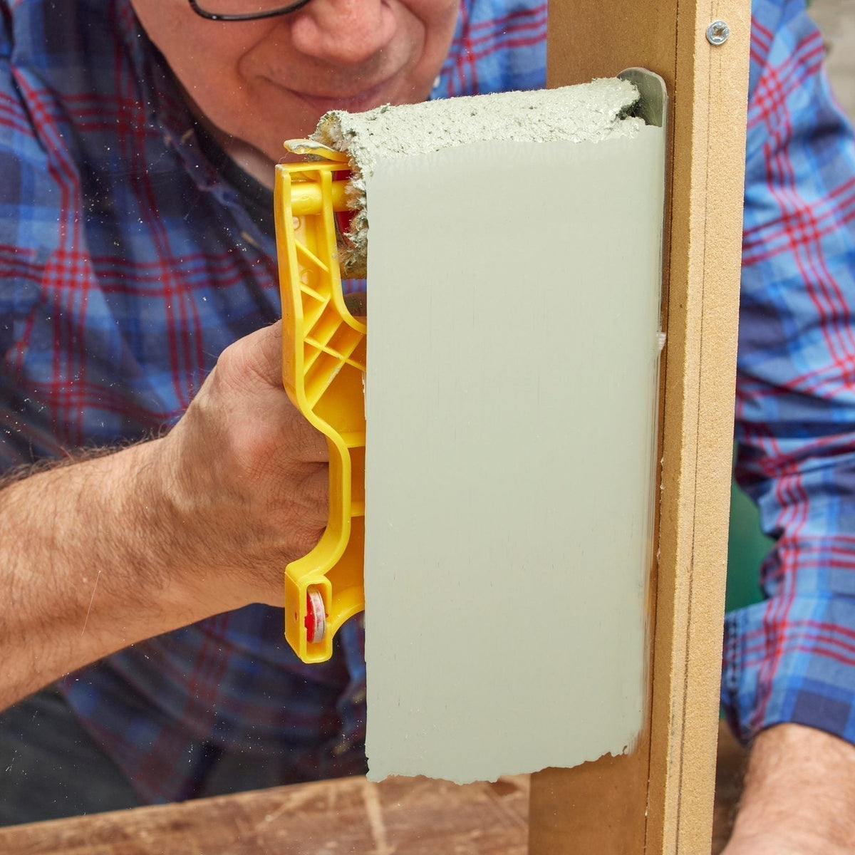 EdgeMaster Pro | Precision Paint Roller for Perfect Walls