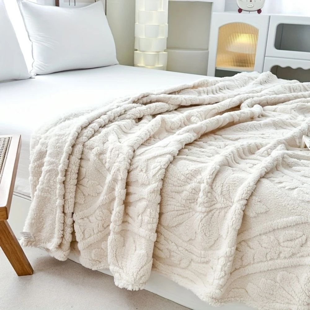 Chic Geometric Microfiber Throw Blanket for Cozy Spaces