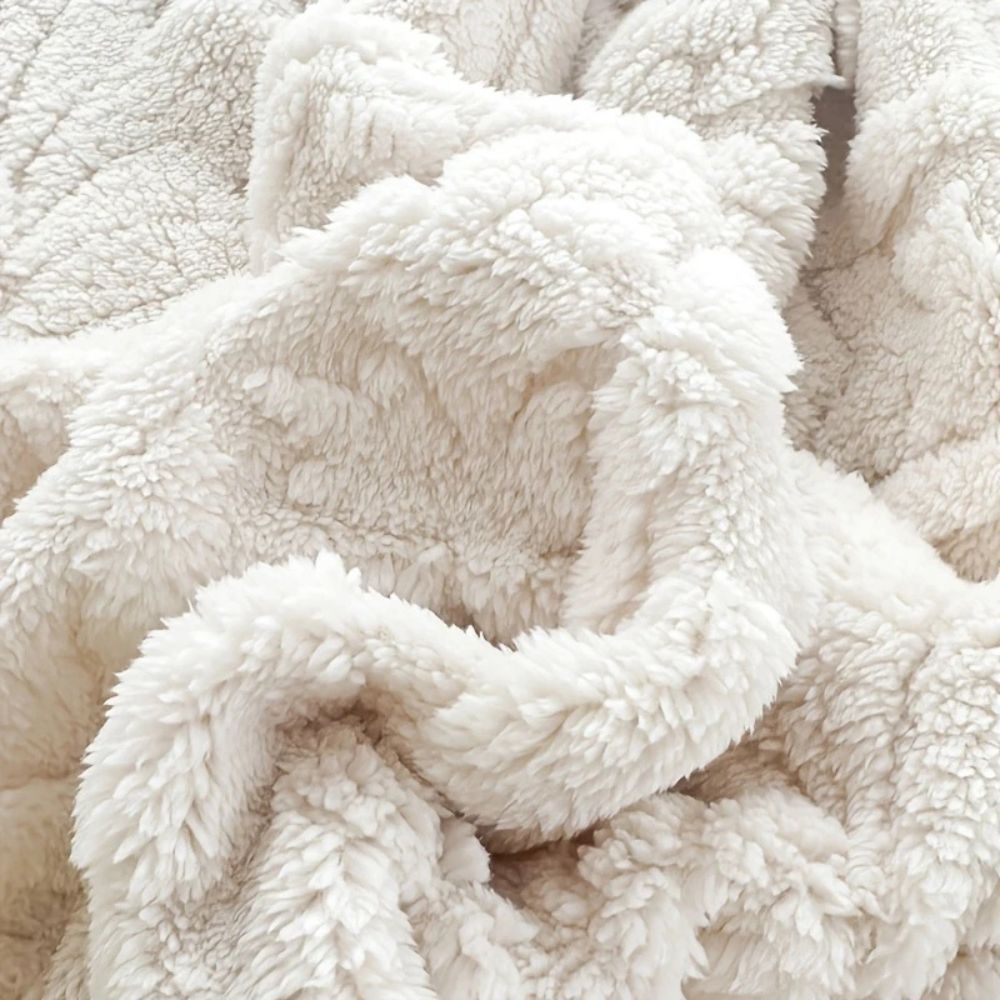 Chic Geometric Microfiber Throw Blanket for Cozy Spaces