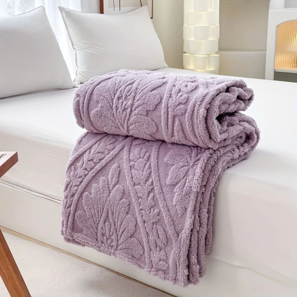 Chic Geometric Microfiber Throw Blanket for Cozy Spaces