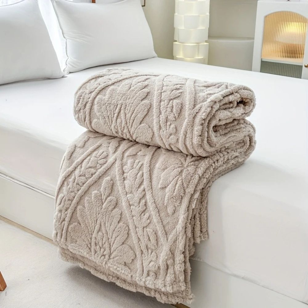 Chic Geometric Microfiber Throw Blanket for Cozy Spaces
