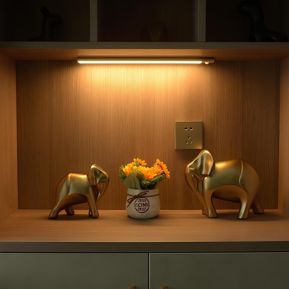Smart Motion-Activated LED Night Light – Wireless Adhesive Illumination for Your Home