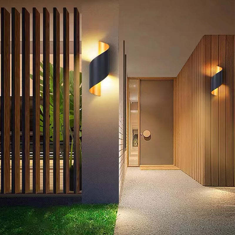 Twisted Design LED Wall Light – Contemporary Spiral Fixture