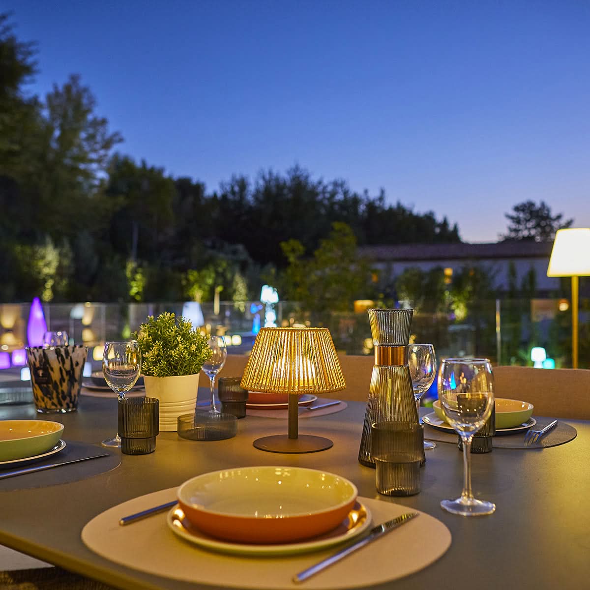 LumiGlow – Versatile LED Table Lamp for Cozy Environments