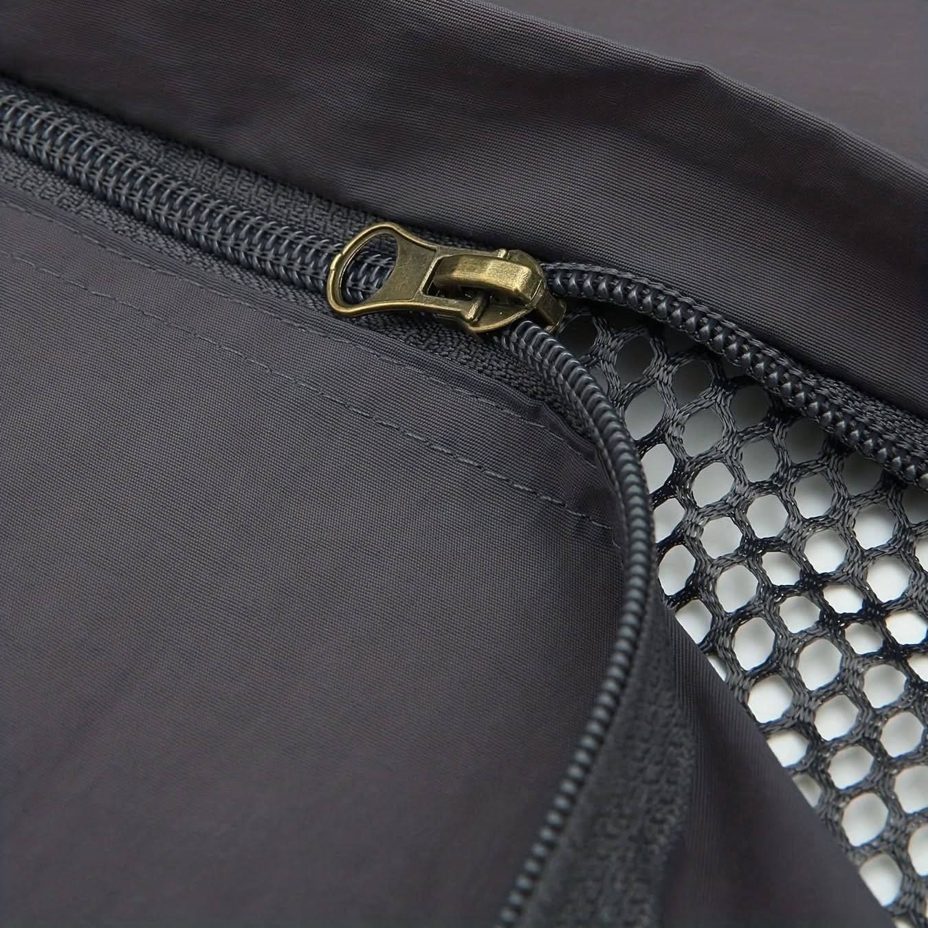ExplorerPro – Versatile Outdoor Vest with Secure Zippered Pockets