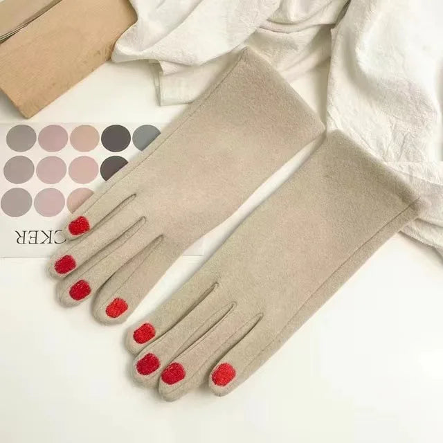 Chic Touchscreen Winter Mittens with Manicure-Inspired Design