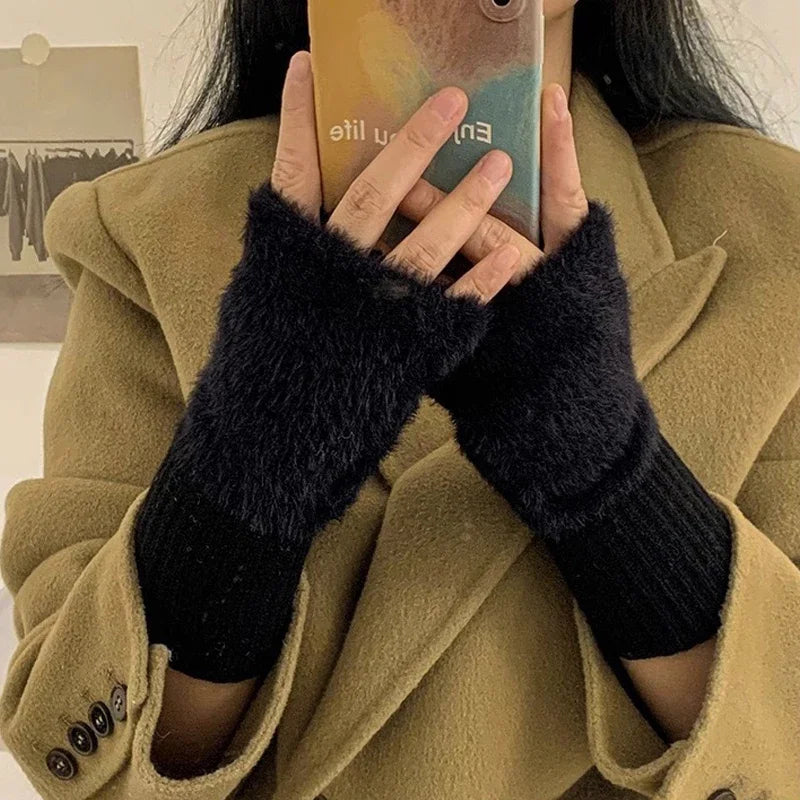Luxurious Fingerless Gloves for Ultimate Comfort